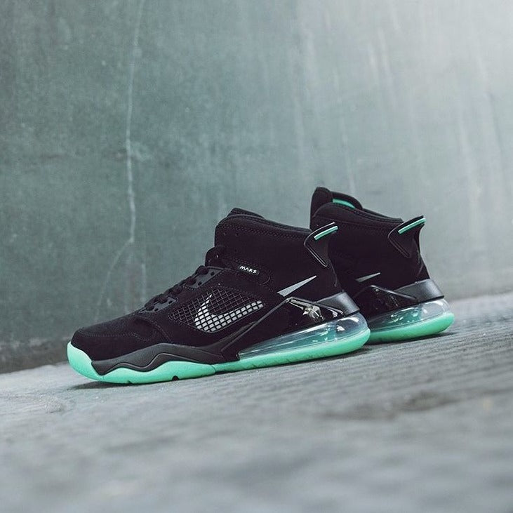Amazing Black Green Men's Sports Shoes - AmazingBaba