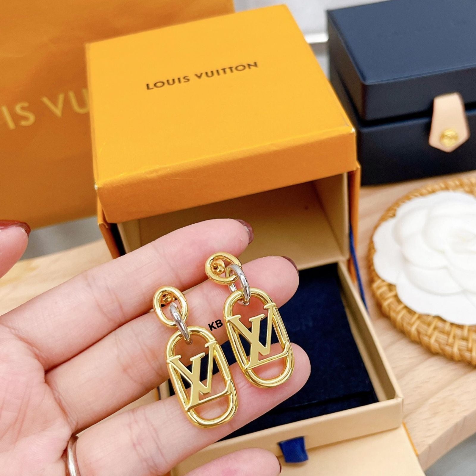 Lv Everyday Chain earrings - AmazingBaba