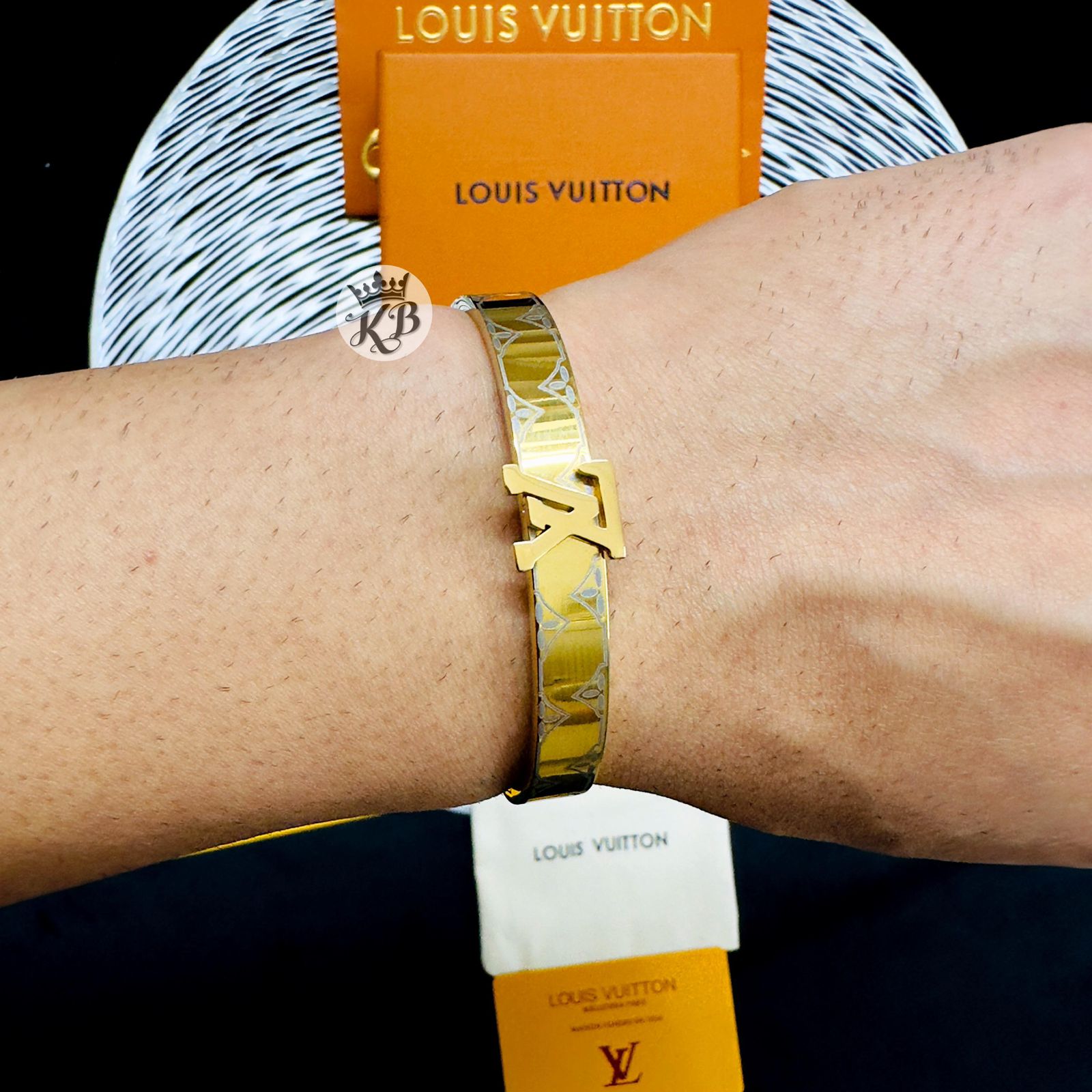 Lv premium initial bracelet - AmazingBaba